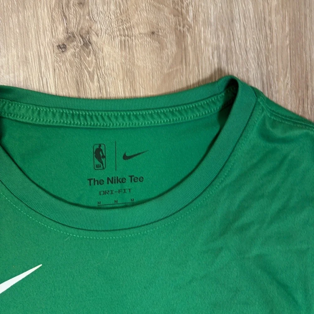Nike Boston Celtics Long Sleeve Shirt NBA Dri Fit Medium Green Active